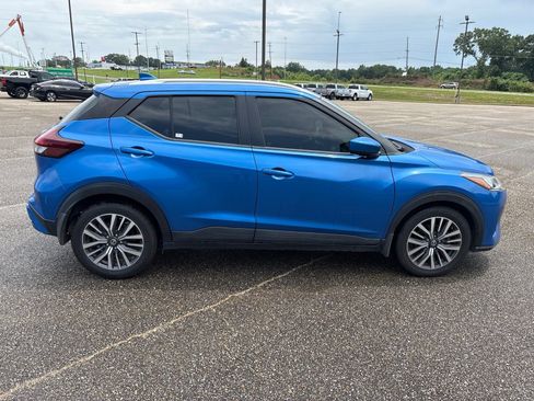 Used 2021 Nissan Kicks SV FWD image 3