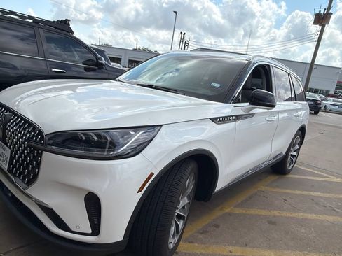 Used 2025 Lincoln Aviator 2WD w/ Equipment Group 101A image 5