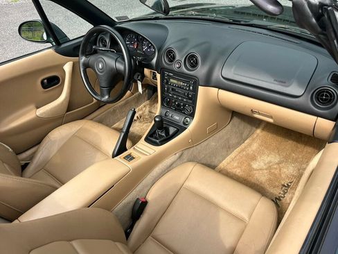 Used 2000 MAZDA MX-5 Miata RWD image 29