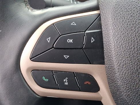 Used 2017 Jeep Cherokee Limited image 23