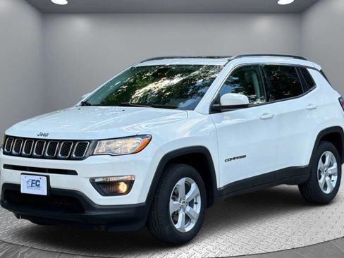 Used 2021 Jeep Compass Latitude w/ Sun and Sound Group AWD/4WD image 3