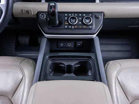 Used 2020 Land Rover Defender 110 HSE image 28