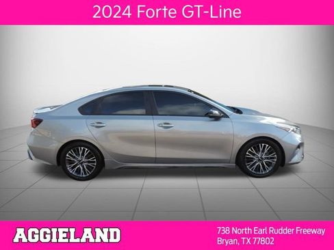 Used 2024 Kia Forte GT-Line w/ GT-Line Premium Package FWD image 2