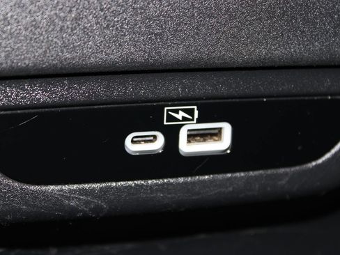 Used 2022 Chrysler Pacifica Limited FWD image 28