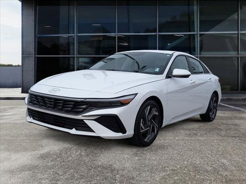 Used 2024 Hyundai Elantra SEL w/ Convenience Package image 5