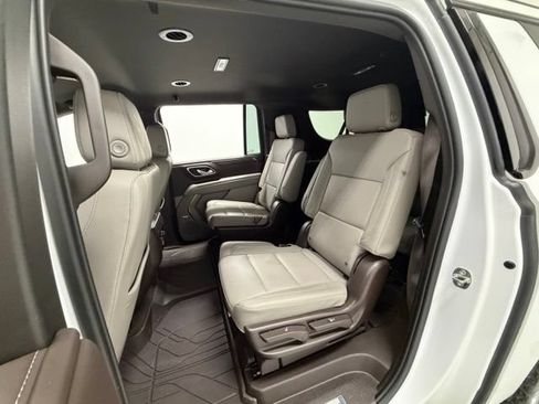 Certified 2023 Chevrolet Suburban Z71 w/ Luxury Package AWD/4WD image 23