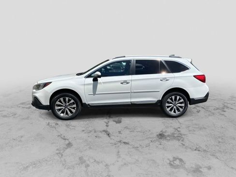 Used 2018 Subaru Outback 3.6R Touring AWD/4WD image 5