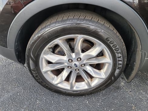 Used 2013 Ford Explorer XLT image 36