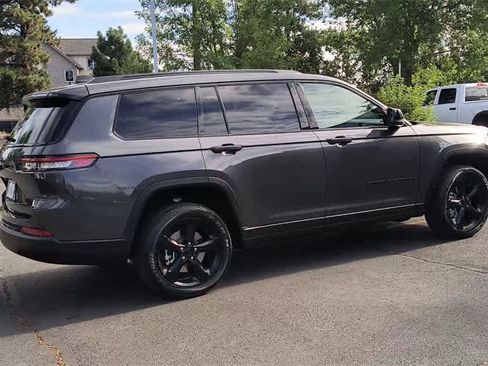 New 2025 Jeep Grand Cherokee L Laredo image 9