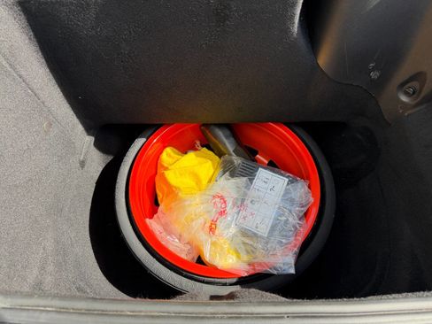 Used 2001 Porsche 911 Carrera 4 image 32