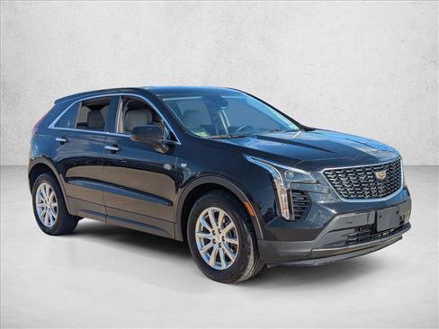 Used 2023 Cadillac XT4 Luxury w/ Cold Weather Package image 5
