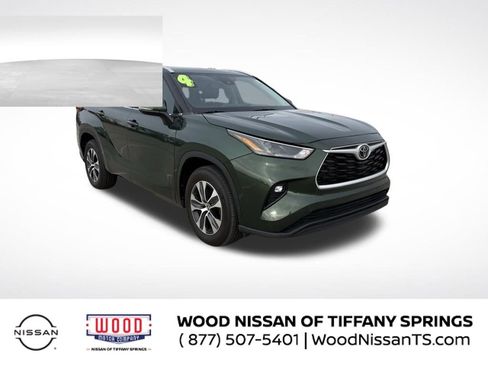 Used 2024 Toyota Highlander XLE image 1