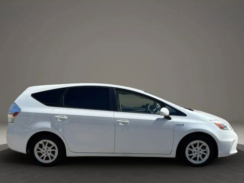 Used 2012 Toyota Prius V Three image 5