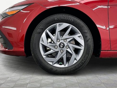 Used 2024 Hyundai Elantra SEL image 9