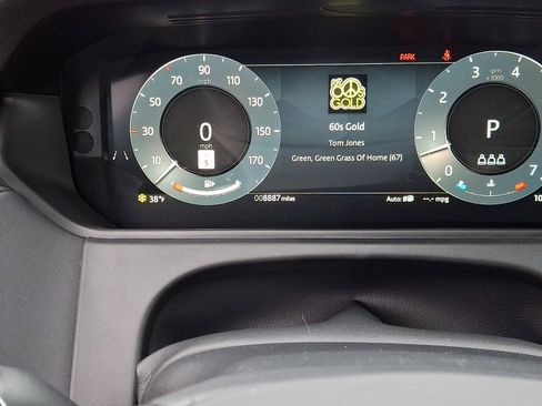 Used 2025 Land Rover Range Rover Velar Dynamic SE image 19