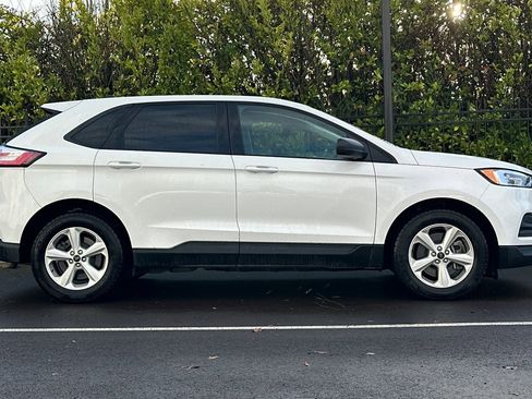 Used 2023 Ford Edge SE image 3