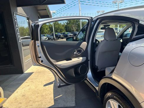 Used 2019 Honda HR-V EX image 9