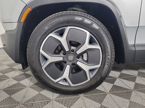 Used 2024 Rivian R1S Adventure image 9