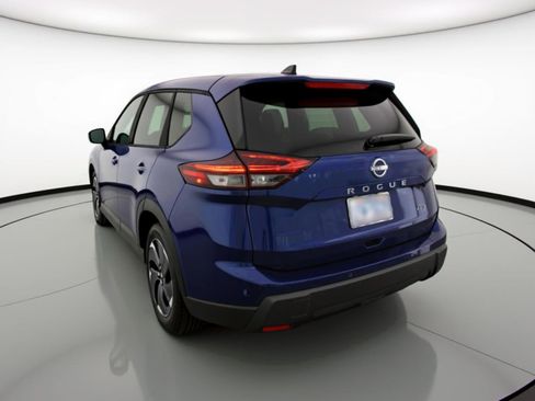 Used 2025 Nissan Rogue SV image 6
