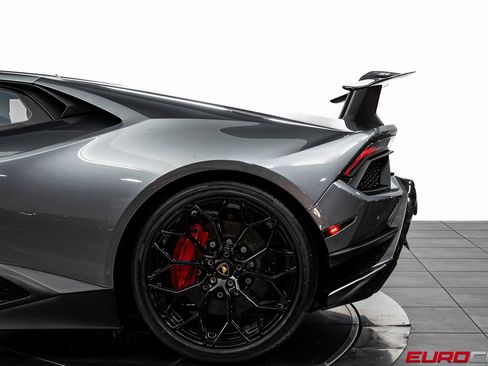 Used 2018 Lamborghini Huracan Performante image 17