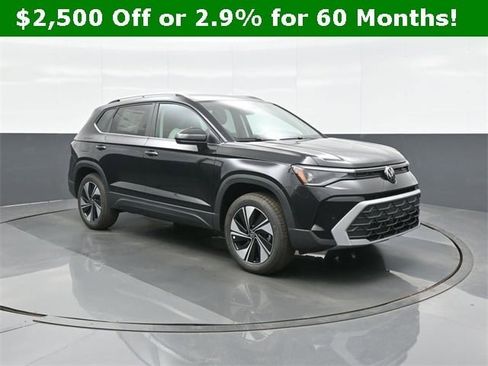 New 2026 Volkswagen Taos SE image 1