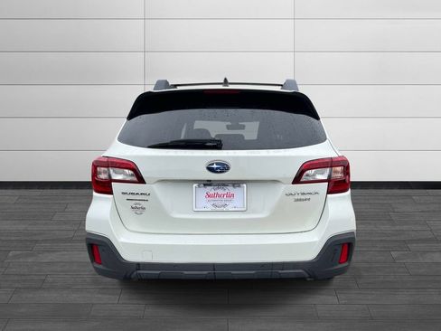 Used 2018 Subaru Outback 3.6R Limited AWD/4WD image 4