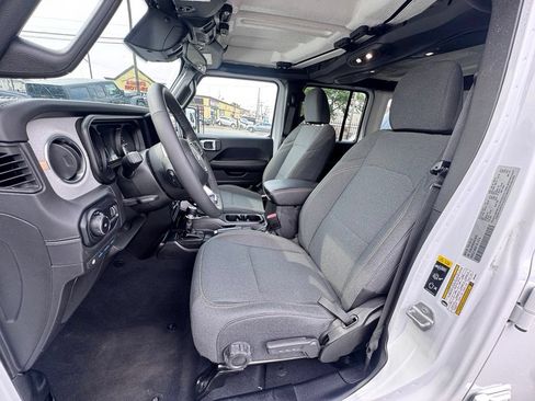 Certified 2025 Jeep Wrangler Unlimited Sahara AWD/4WD image 13