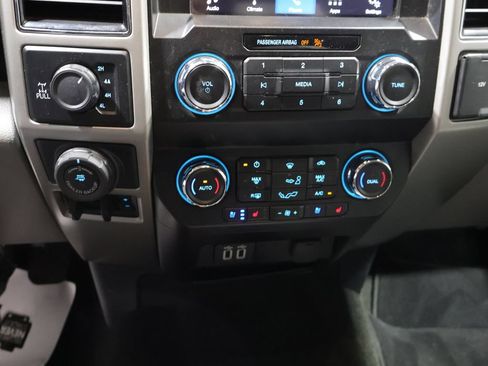 Used 2019 Ford F150 Lariat w/ Equipment Group 501A Mid AWD/4WD image 29