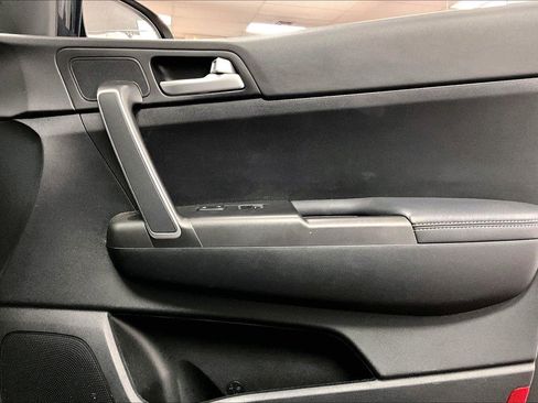 Used 2021 Kia Sportage LX image 23