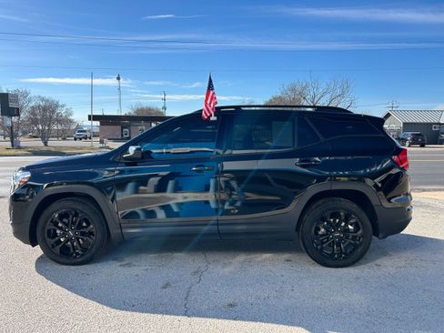 Used 2020 GMC Terrain SLE w/ Driver Convenience Package image 4