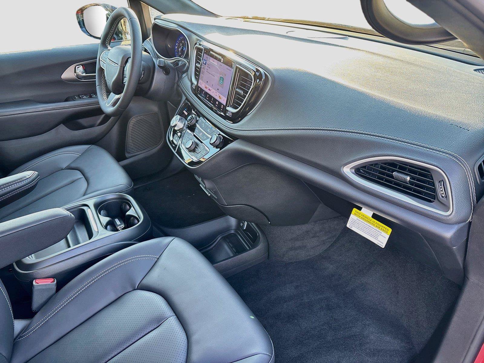 New 2027 Chrysler Pacifica Select AWD/4WD image 29