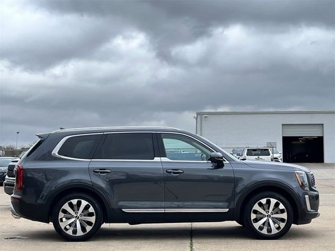 Used 2020 Kia Telluride EX w/ EX Premium Package image 3
