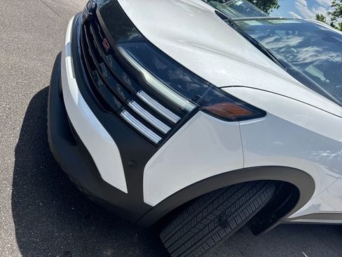 Used 2025 Nissan Kicks SR FWD image 34
