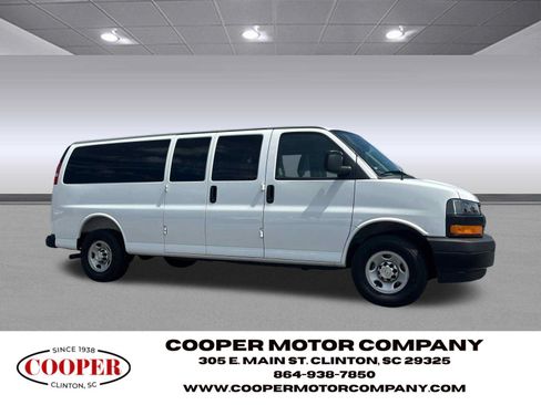 Used 2025 Chevrolet Express 3500 LS RWD image 7