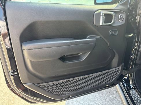 Used 2025 Jeep Gladiator Sport AWD/4WD image 9