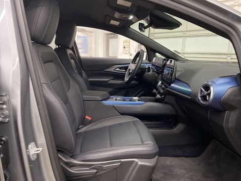 Used 2025 Chevrolet Equinox EV LT w/ Convenience Package image 18