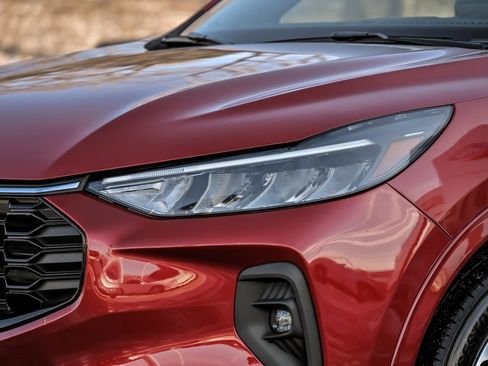 Used 2024 Ford Escape ST-Line Select w/ Tech Pack #2 image 3