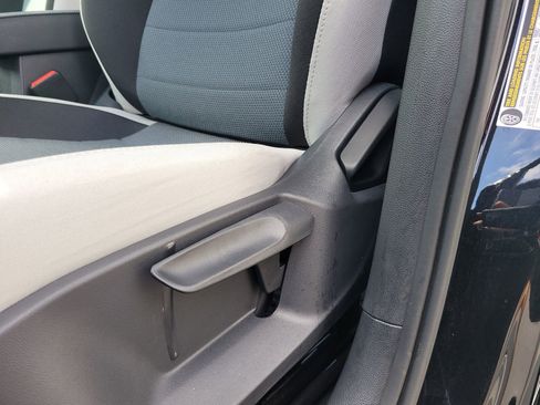 Certified 2025 Volkswagen Taos S FWD image 18