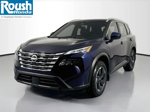 Used 2024 Nissan Rogue SV w/ SV Premium Package AWD/4WD image 1