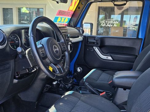 Used 2012 Jeep Wrangler Rubicon w/ PWR Convenience Group AWD/4WD image 9