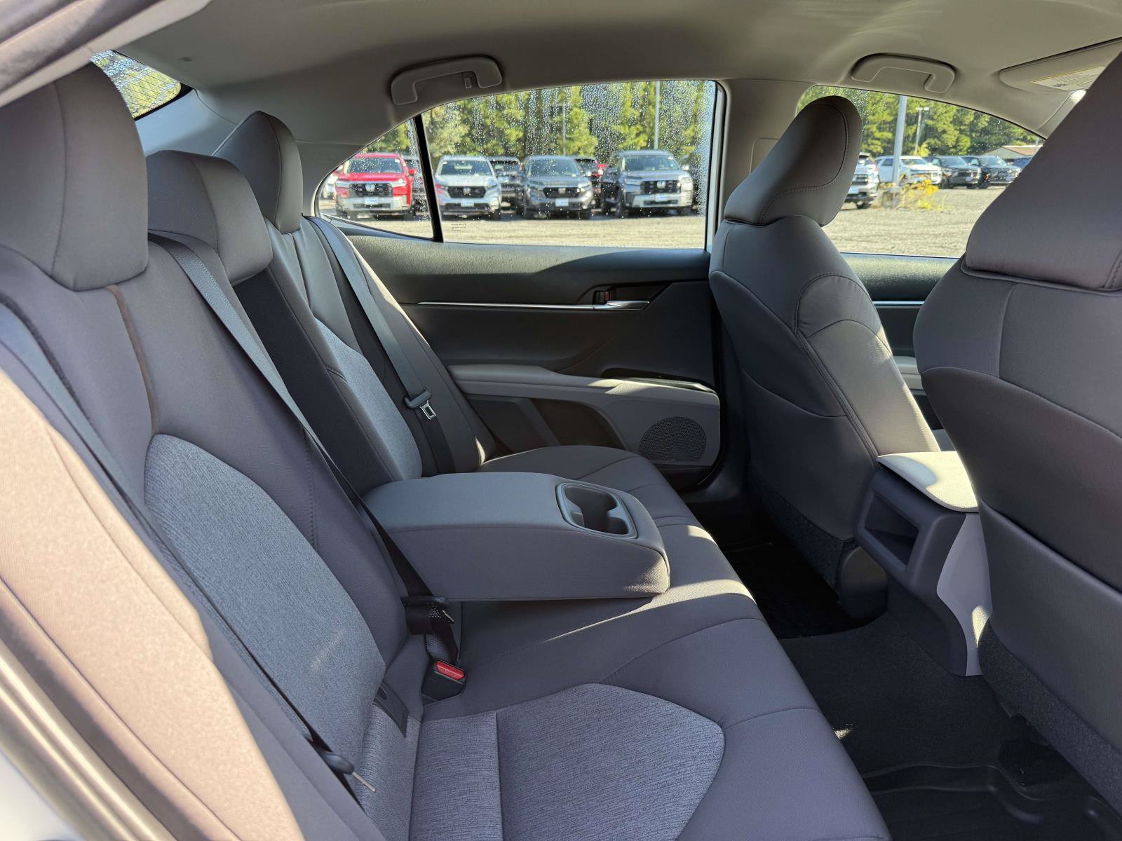 Used 2020 Toyota Camry LE FWD image 16