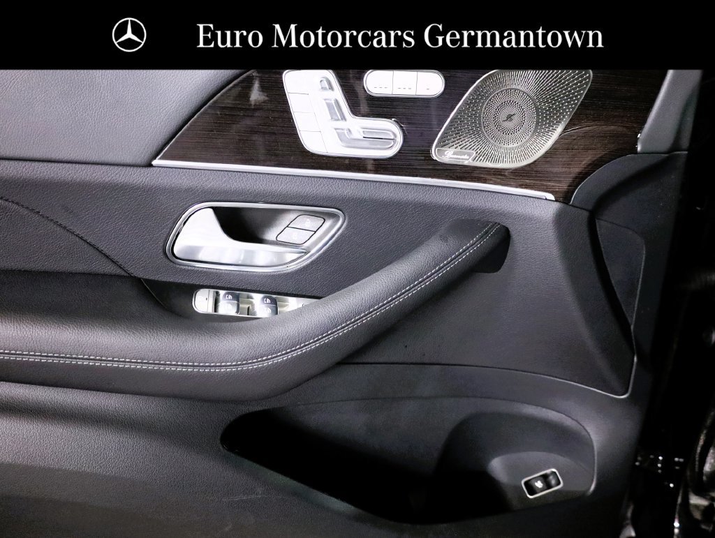 Used 2025 Mercedes-Benz GLS 450 4MATIC image 11
