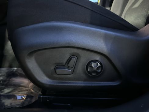 Used 2015 Jeep Renegade Latitude w/ Popular Equipment Group image 16