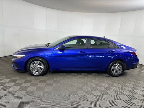 Used 2024 Hyundai Elantra SE image 6