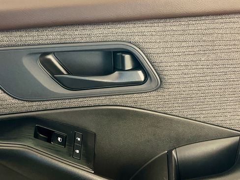 Used 2023 Nissan Rogue S image 32