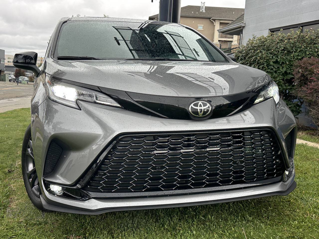 Used 2026 Toyota Sienna XSE AWD/4WD image 4