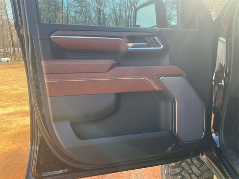 Used 2024 GMC Sierra 2500 Denali Ultimate image 17