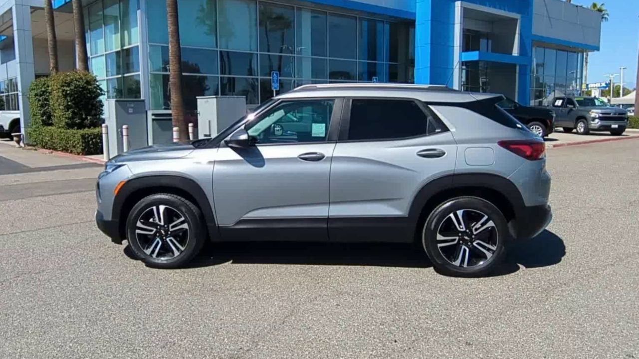 Used 2023 Chevrolet TrailBlazer LT FWD image 5