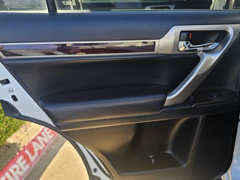 Used 2014 Lexus GX 460 w/ Premium Package image 24