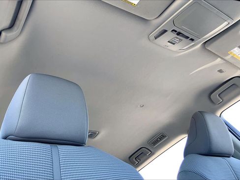 Used 2021 Toyota Highlander LE FWD image 14